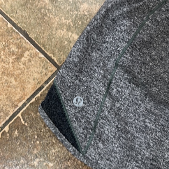 LULULEMON 6 tall shorts - Picture 4 of 4